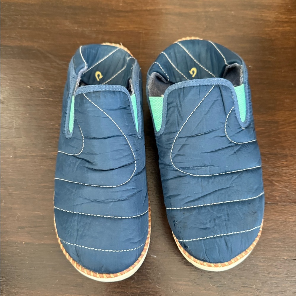 OluKai Blue Slippers Casual Slip-On Style